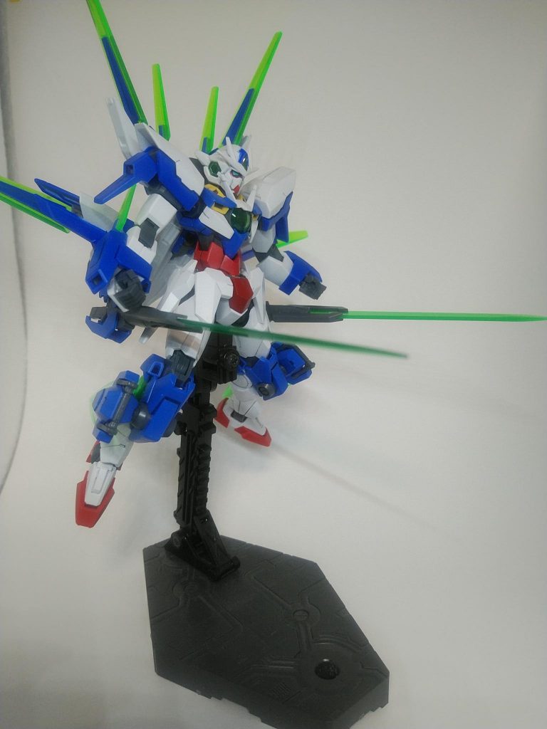 アームの可動でヴェスバーっぽいことも。GNドライヴから直接粒子供給されることにより各段に威力が上がる。