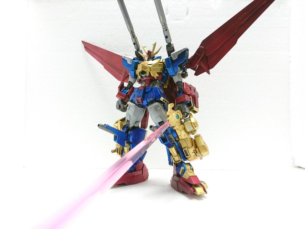 そのままのトライオン３だと勇者ロボ感が足りなかったので色々なガンプラのパーツを組み合わせてグレート合体要素を再現しました