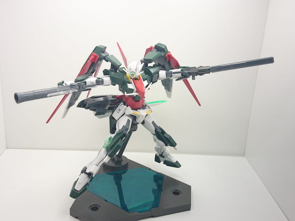 ダブルオーから受け継いだ名称不明の射撃武装。
GNソードⅡの刀身をそれぞれケルディムのGNスナイパーライフルⅡ、何かのバズーカに変更しています。
GNコンデンサーのシールも前作より受け継いでいます。