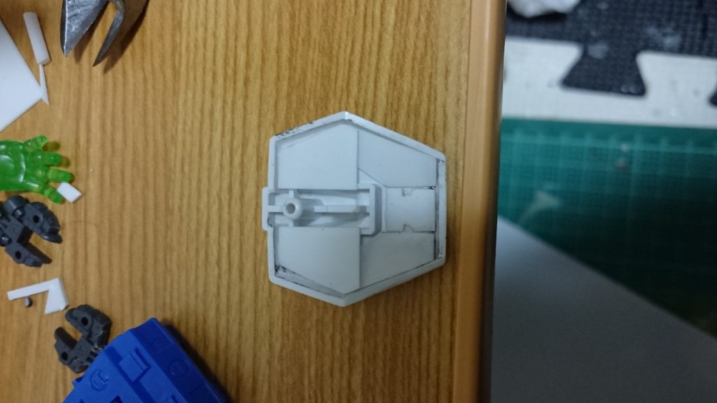 腰アーマーの裏打ちも初作成です。