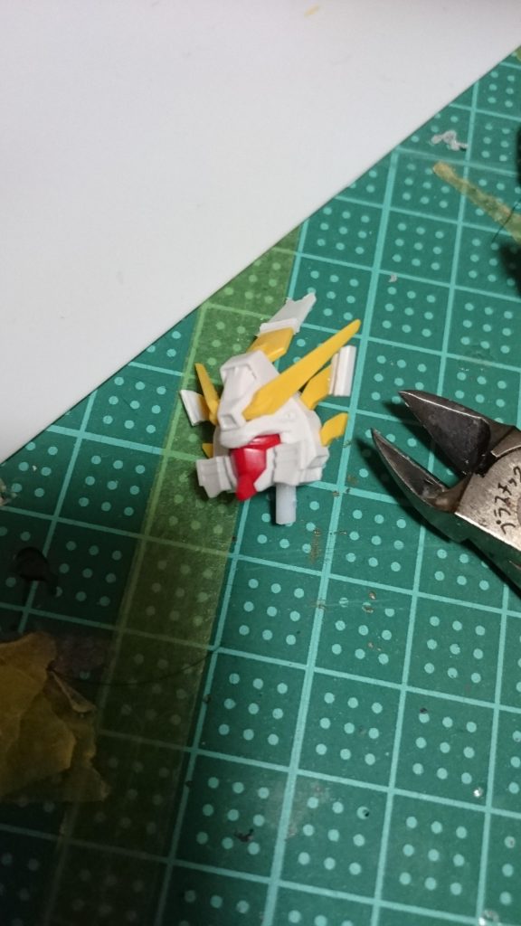 頭部もアニメに近い形に改修しています。
額の形はアニメOPをイメージしています。