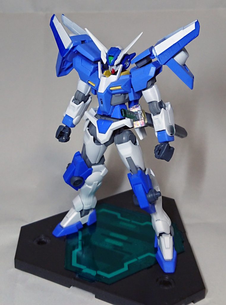 クアドラプルオーガンダム 本機は格闘戦主体であり武装は腰に帯刀しているGNニホントウのみである。