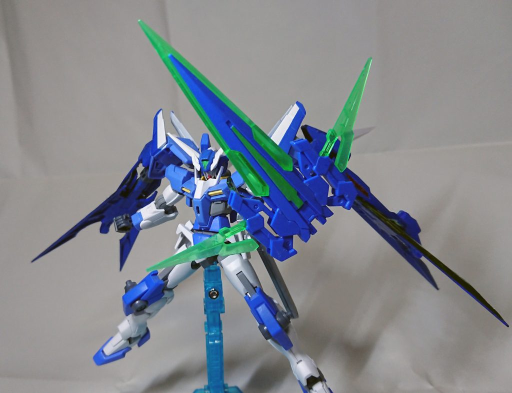 GNウルトラ・シールド・ソード。 武器兼シールドとして使用する事が出来る兵装。クアンタフルセイバーのキットを改造して制作された。