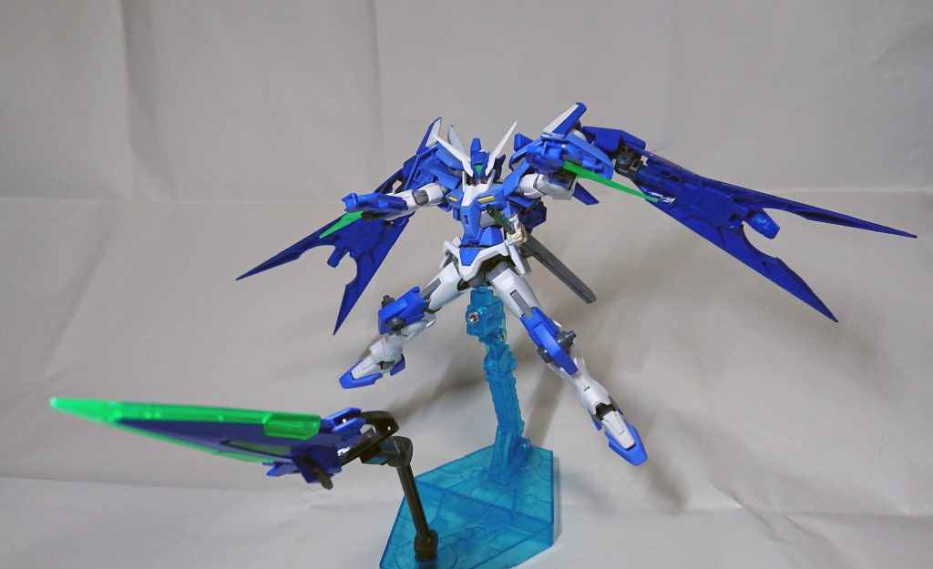 やっぱり射撃武器は必要と感じ、用いられたGNガンブレイド。クアンタフルセイバー用の物をそのまま使用している。ウルトラ・シールド・ソードの本体はソードビットとして使用可能。