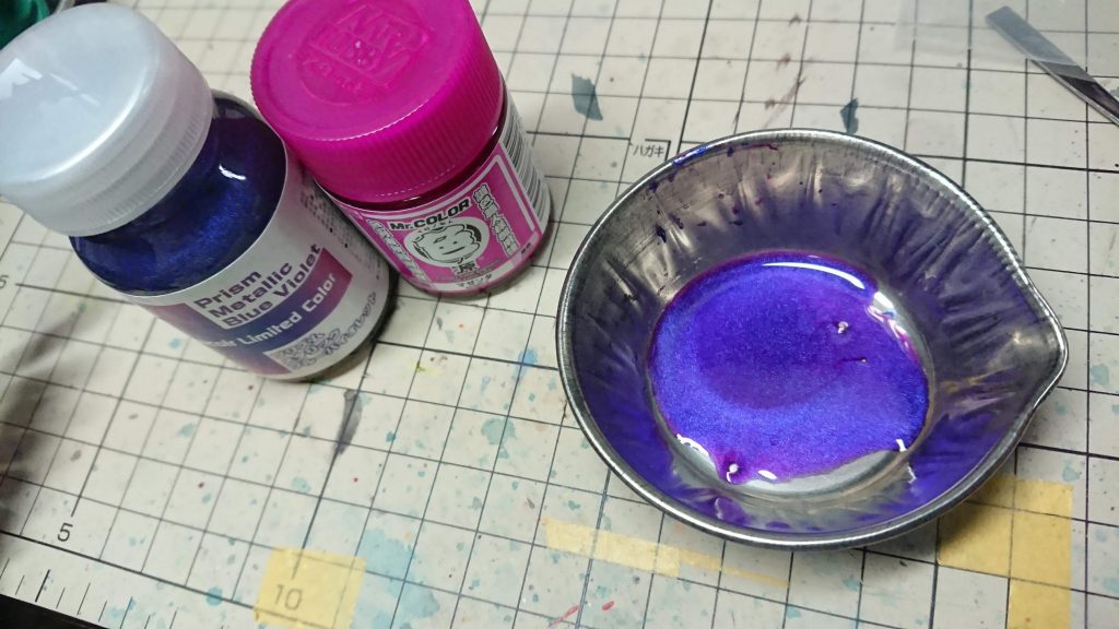 メインの紫は
ガイアノーツのプリズムメタリックブルーバイオレット
クレオス色ノ源マゼンタ
の調色です