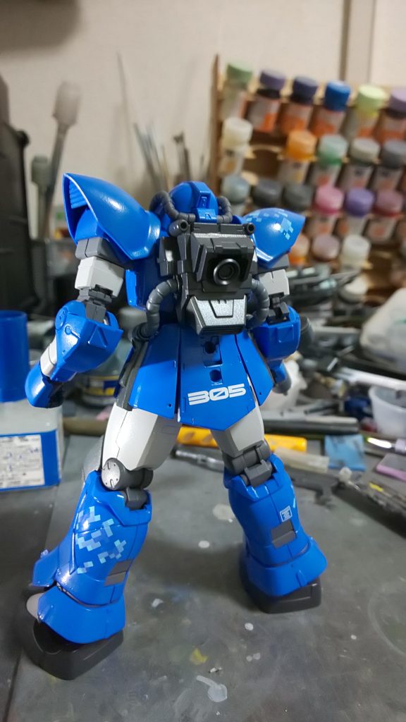 ピクセル迷彩デカールを苦労しつつ貼り込みました。