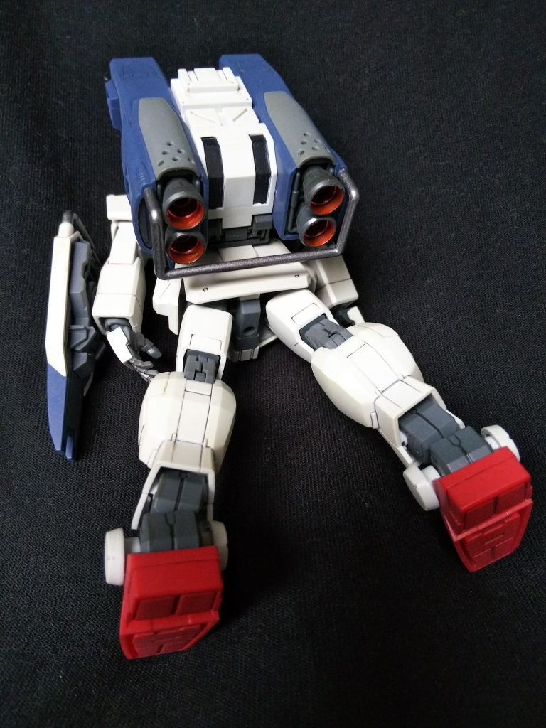 バーニア内をガンダムマーカーのメタレッド、バーニア部のバーをガンメタルで塗装。ブチ穴っぽいところはピンバイスで開口しました