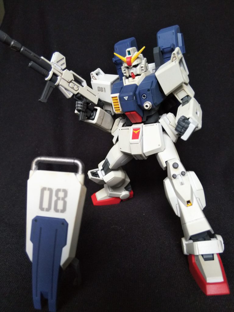 部分塗装箇所はシールド上部のバーをガンメタルで。