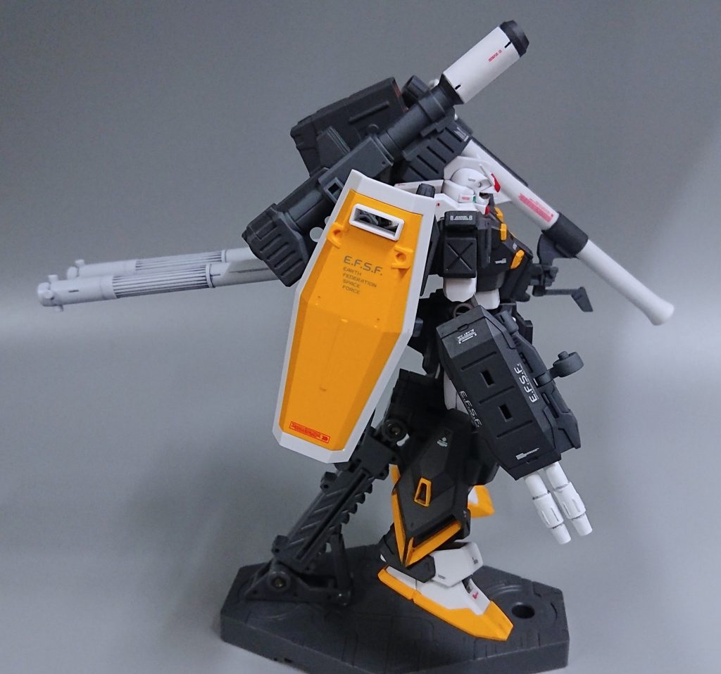 でも本当はジムカーディガンの盾がサンダーボルトみたいでかっこいいな~からの妄想設定のフルアーマーガンダム風です(笑)