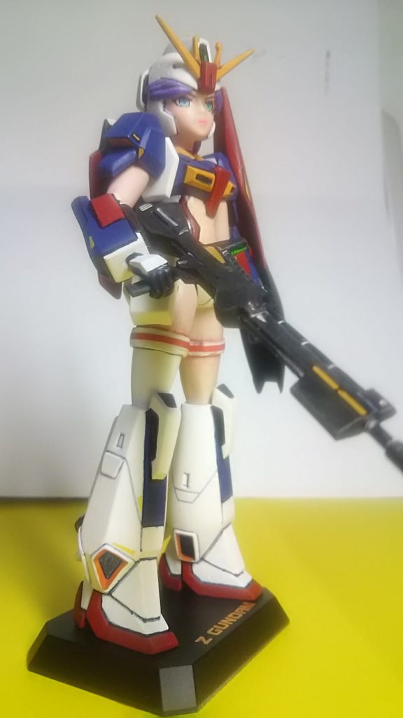武器は割と元のZガンダムに忠実、サブショルダーはキットに付いてないのでパテで自作