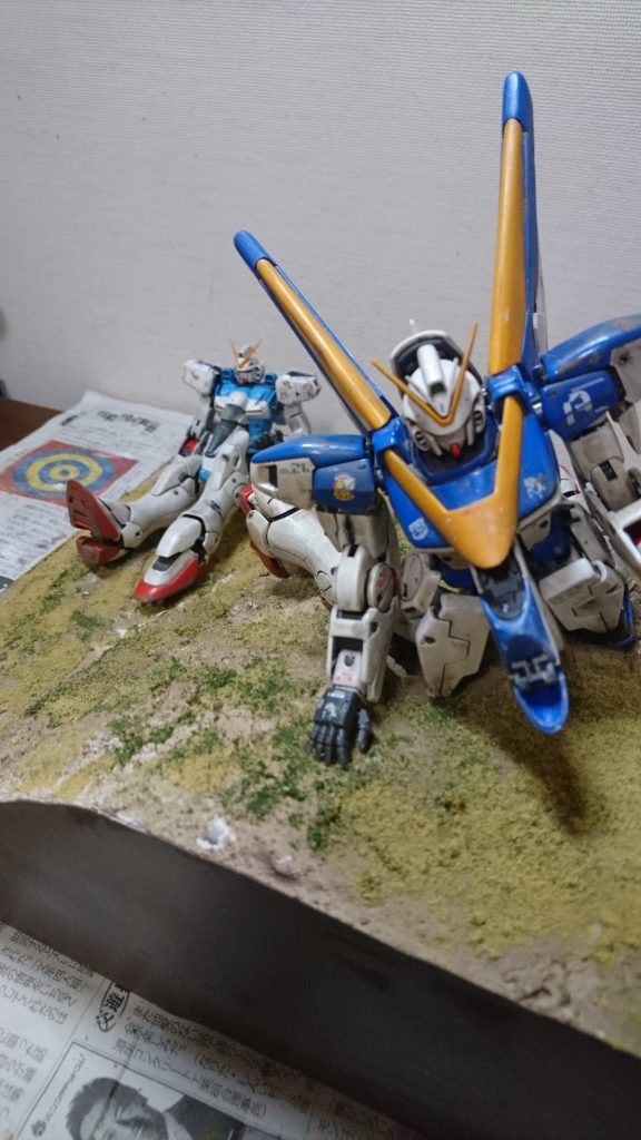 ベースにおいてジオラマ作り。ここまで大型のものは初めてで、めちゃくちゃ大変でした。発泡スチロールで土台を作り、粘土→ターフで作りました。木は針金とモデリングペースト、雪はベビーパウダーです。