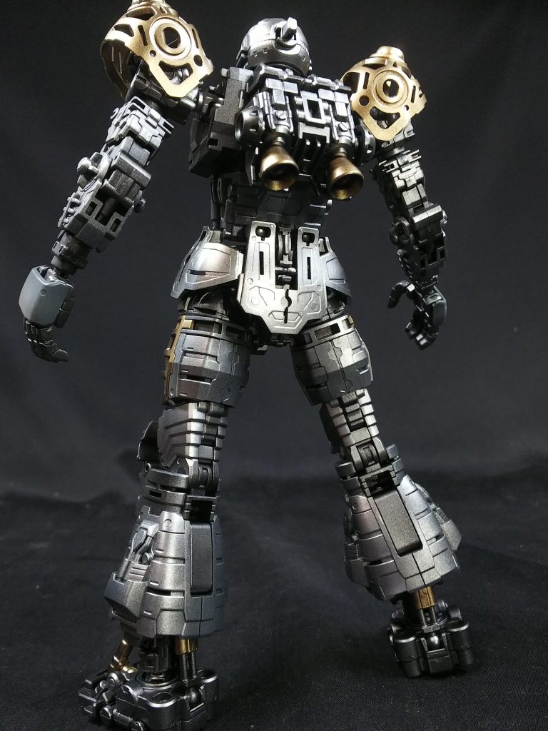 装甲無しでも貫禄ありますね。