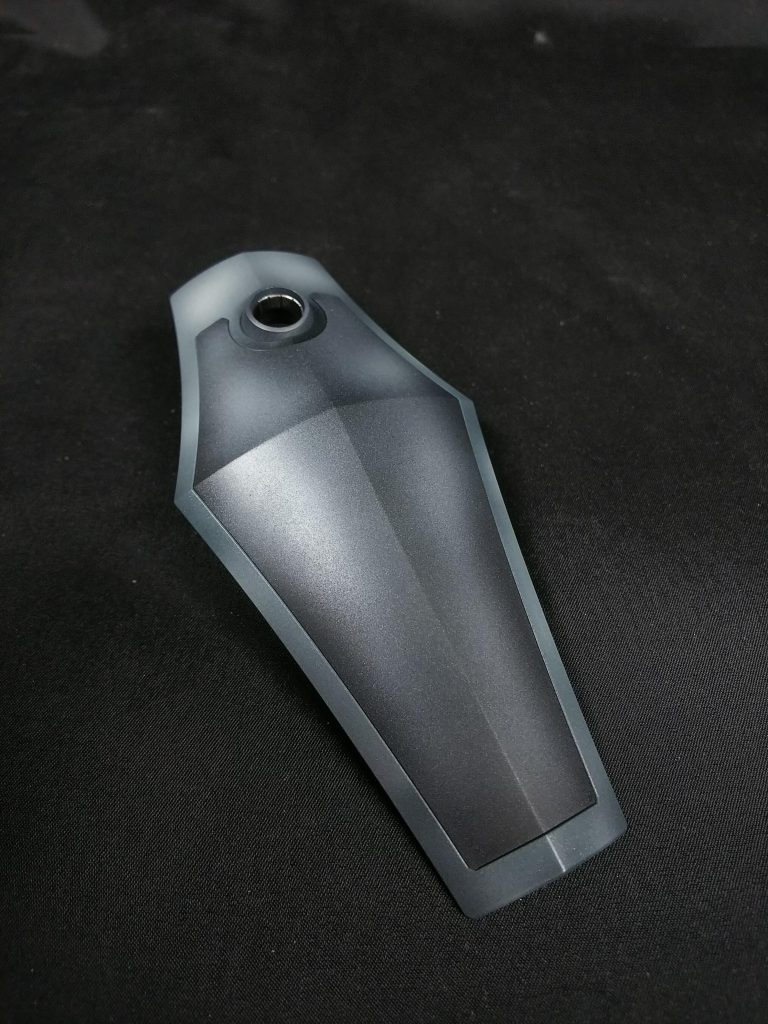 シールドも質感充分。