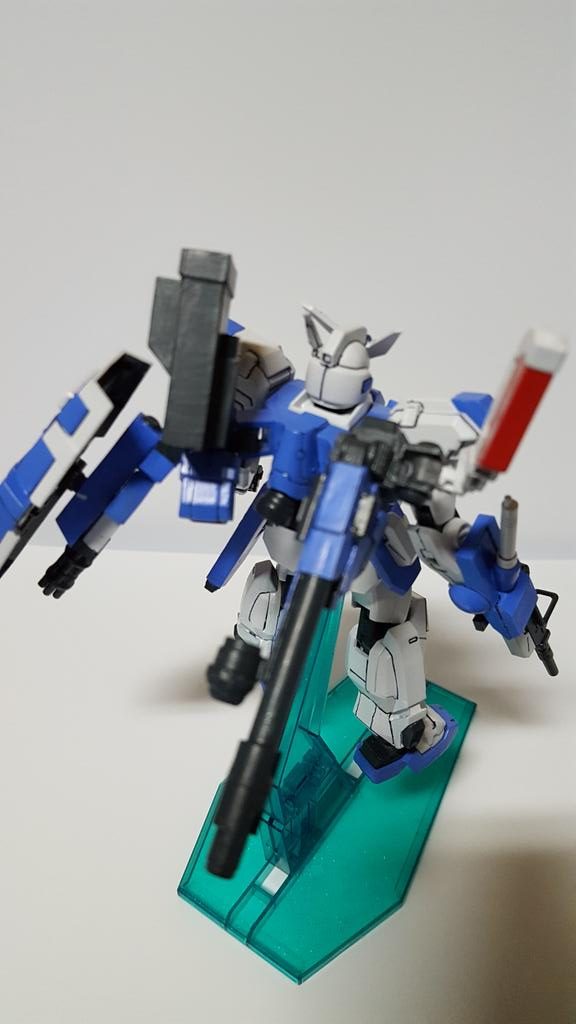 背面。ノーマル状態を撮り忘れたのでわからないと思いますが
一応説明しますと、バックパックの中央部分はそのまま
横にコトブキ屋の関節パーツとポリキャップでジョイント部分を作成
そこにユニットを付け替えたものです