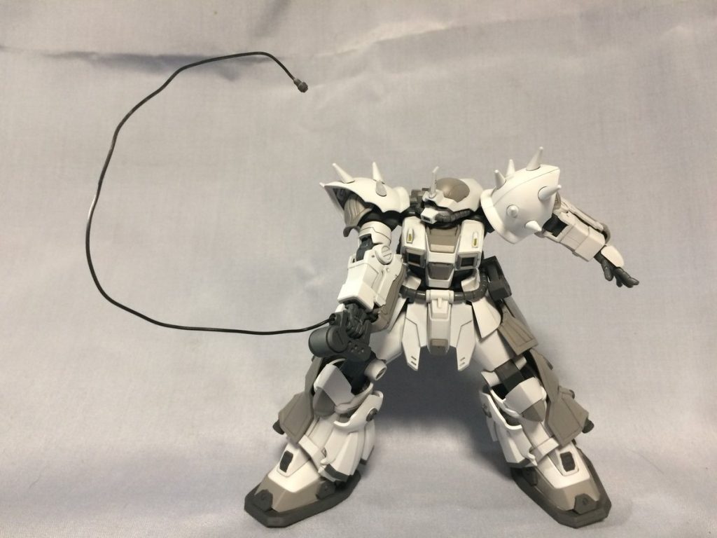 他にB3グフ（グフ・カスタム）のヒートワイヤーを手持ち武装に改修したものを装備しています