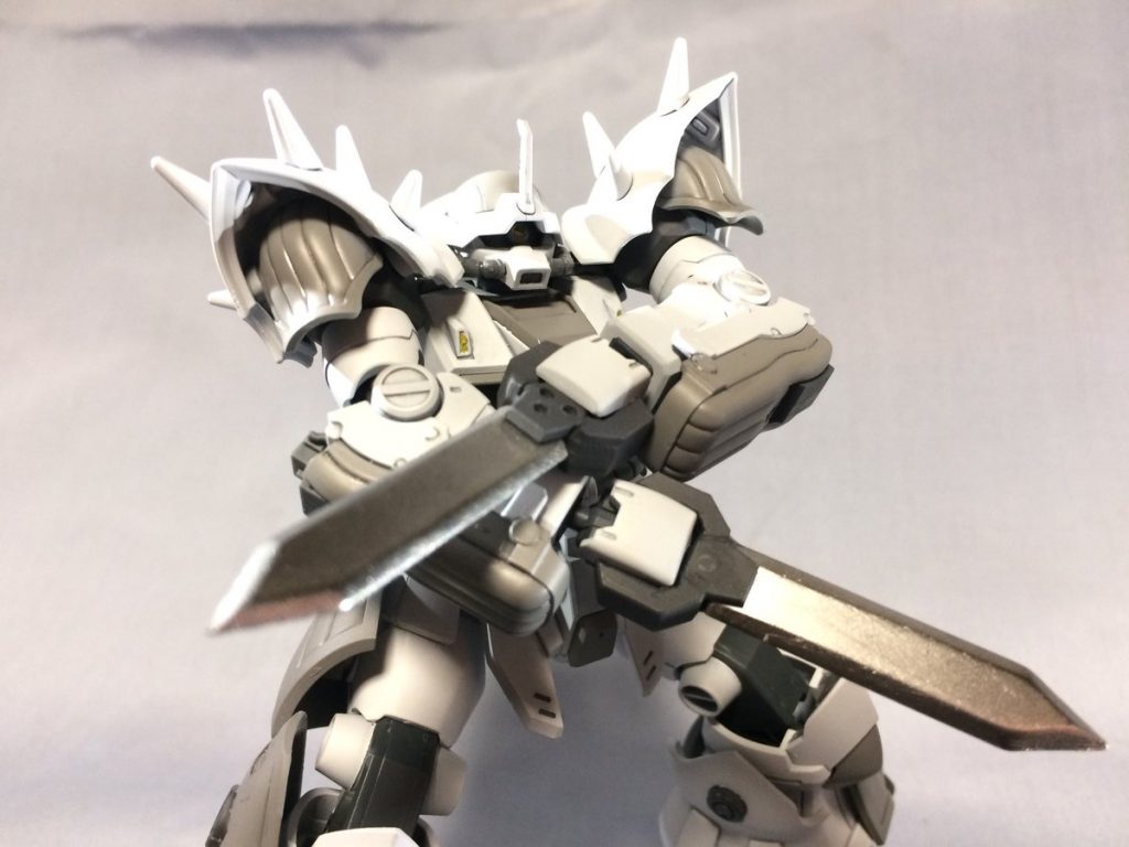 武装は寒冷地での使用を踏まえて刀身を赤熱化させるヒート系ではなくコールド系の武装にしています。