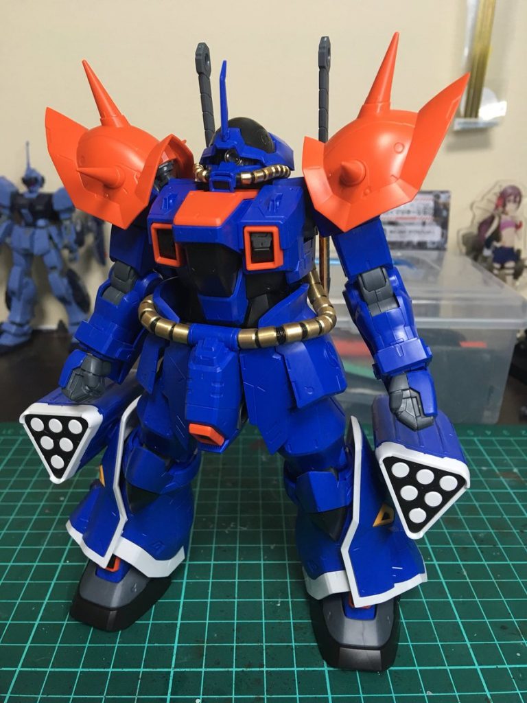 モノアイと動力パイプを金属パーツに置き換えた以外は特に手を加えてないです。
お財布の中が一瞬で空になる金属パーツは自分には少し早かったかも…()