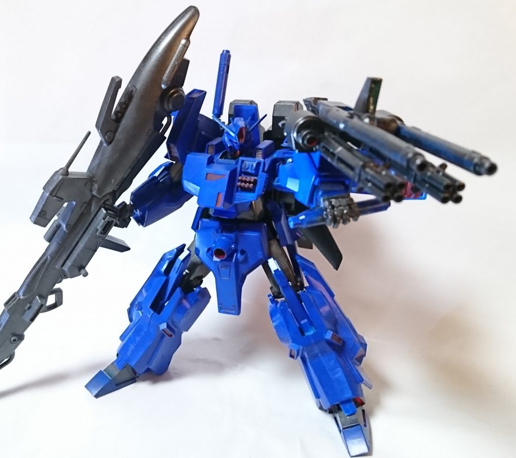 サーベル持ち手はビルダーズハンド大の平手を切り刻んで旧ＺＺのサーベルに張り付けました