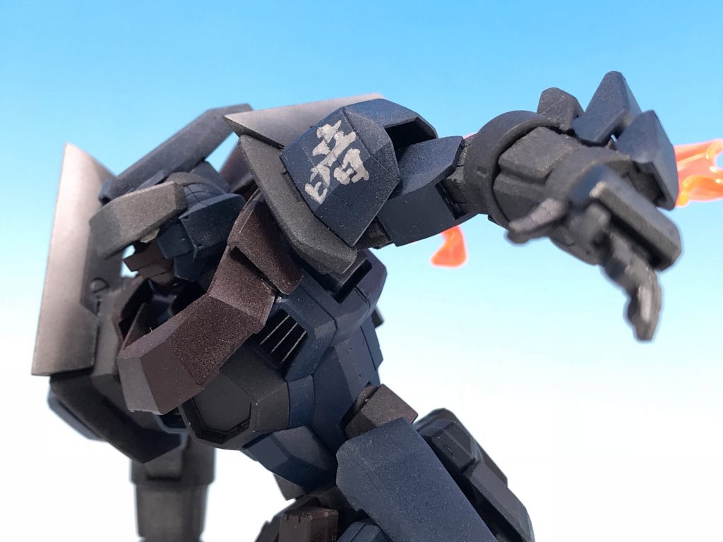 日本の文字、「漢字」はニンジャを表現するために重要なファクターのひとつだ。
私が選んだこの文字は「暗い」「語られざるもの」「暗殺」という意味を持っている。
これらの3つの言葉から、ニンジャを想起しない人はいないだろう。