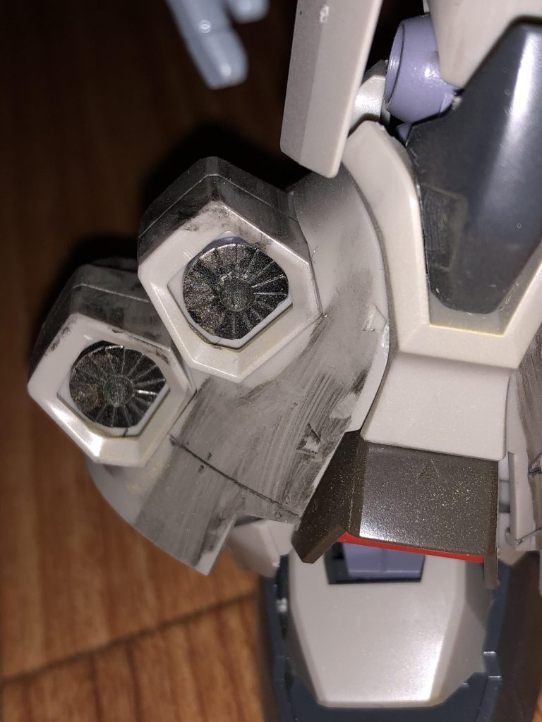 足のファンも、ガンメタに、タミヤのウェザリングでサンドを上からかけました。