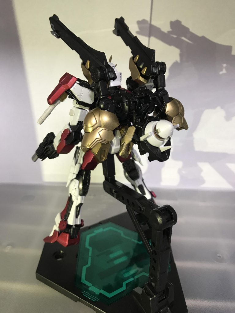 バックパックにら2つのレールガンを搭載。
動力源としてGNドライヴが導入され、
全てのパワーをレールガンに回すため、
高エネルギーを生み出すことが可能。
もちろんGNドライヴのパワーは機体への供給も
可能。ただし試作機のためパワーアップをしての
活動時間には限界がある。