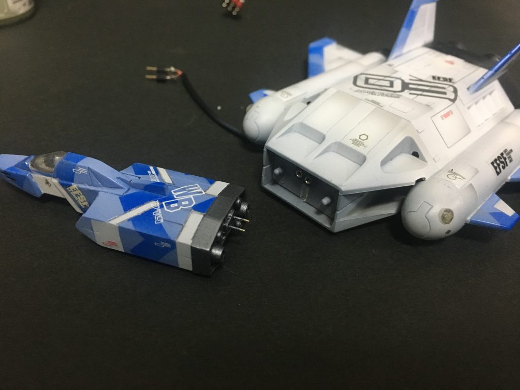 ブースターは切り離し可能。接続部分にコネクターがあります。