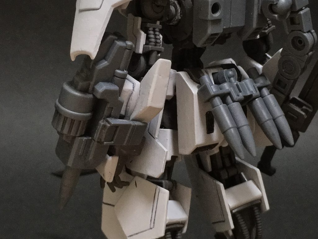 武装は太刀、小太刀、シールド。
オプションで小型ダインスレイブも作成。