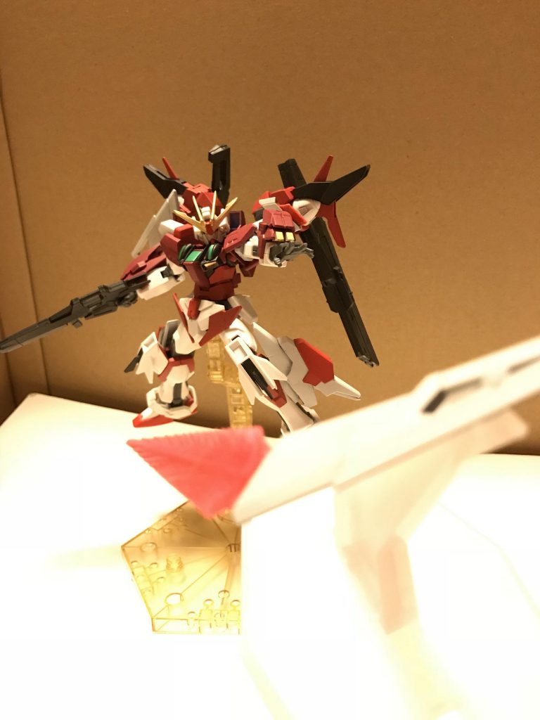 ビームブーメラン
手持ちの状態ではビームナイフとしても使用でき投擲時の出力でもシールドを切断するかも威力を持つ。