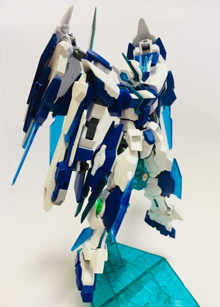 右腕に装備しているのはミキシングしたGNソードです。