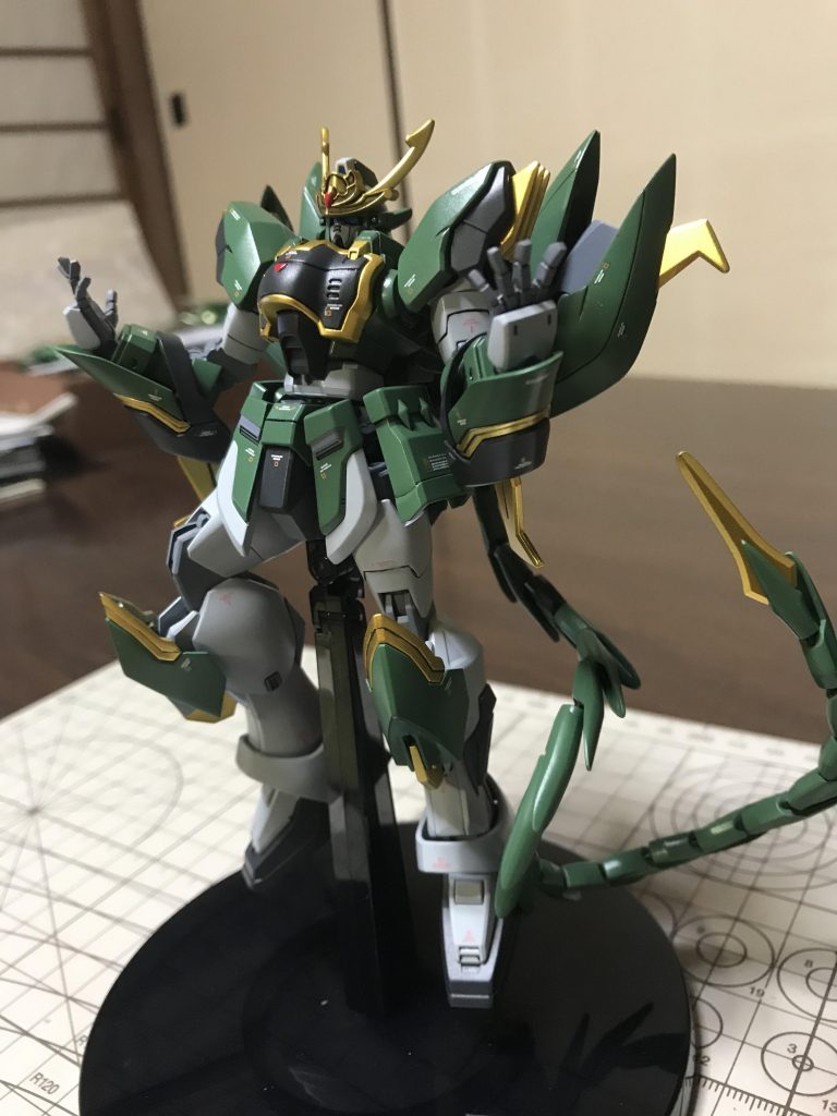 悪魔チックなフォルムなので、こんな姿も似合いそう。