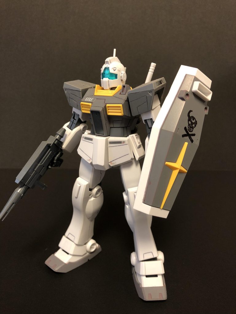 クリストバルジムに関しては設定資料が見つからず、カラーリングは適当です。パーソナルマーキングのドクロはマッキーにて手書きしました。このジム、ノーマルカラーに左肩だけ黒いコマもあったり、イマイチ確定してない笑