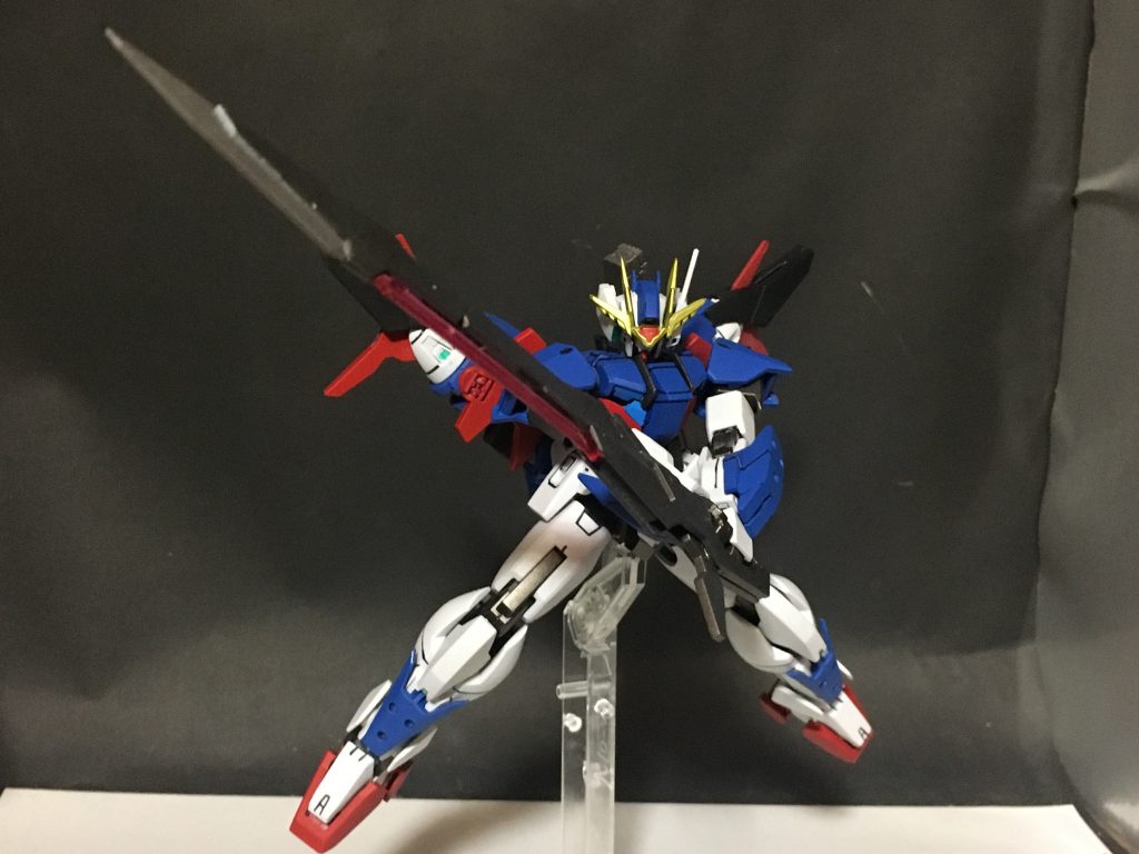 デスティニーの対艦刀を構えたポーズ風