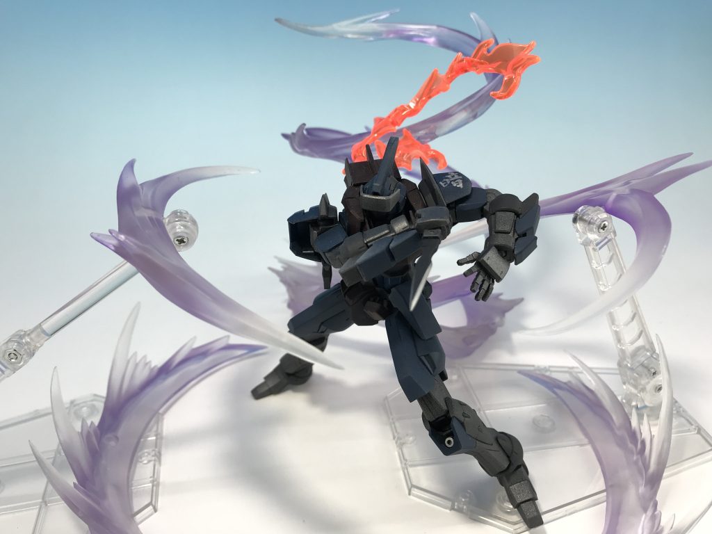 ニンジャの武器はシンプルでムダが無い。
「クナイ」はニンジャの伝統的なナイフだが、このシグルクナイも対象を葬るには十分な斬れ味だけを有している。