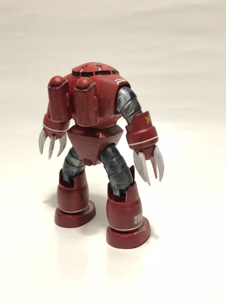 うしろ酸素ボンベ背負ってます。もうこんなデザイン通らないと思う。膝の裏大きく削除しました。なので良く曲がります。