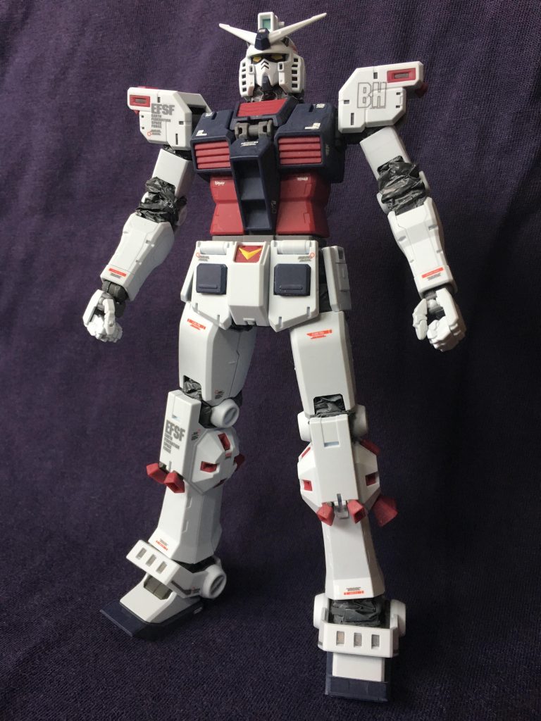 素ガンダムの状態 
素体はデカールを貼った後、プレミアムつや消しを吹いています