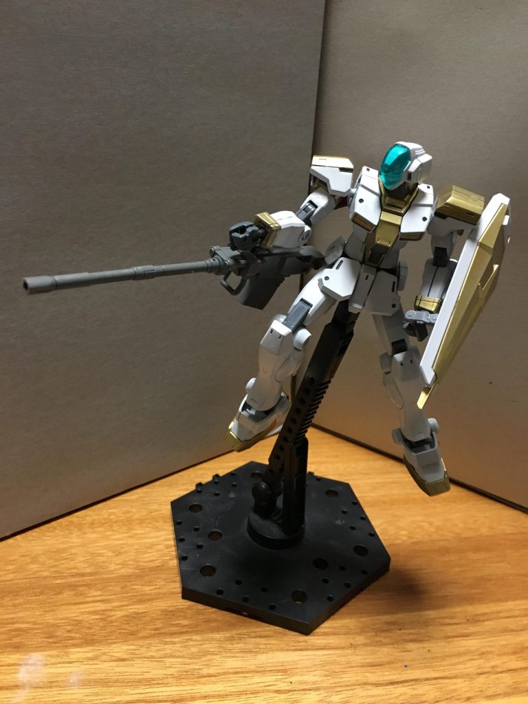 遠距離用に180mmカノンを腕部に換装可能