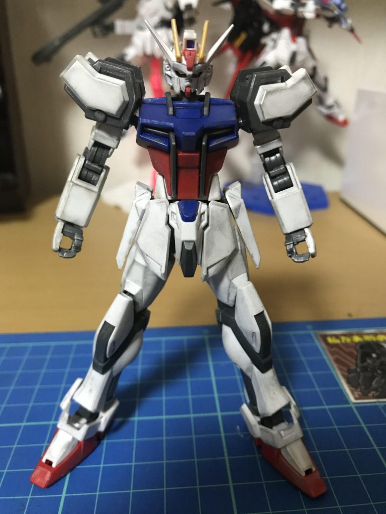 正面から。自分なりにかっこよくなったかなと。ただ、つや消しの吹きが甘くウェザリングマスターがよく取れちゃいました…まだまだ練習しないと…