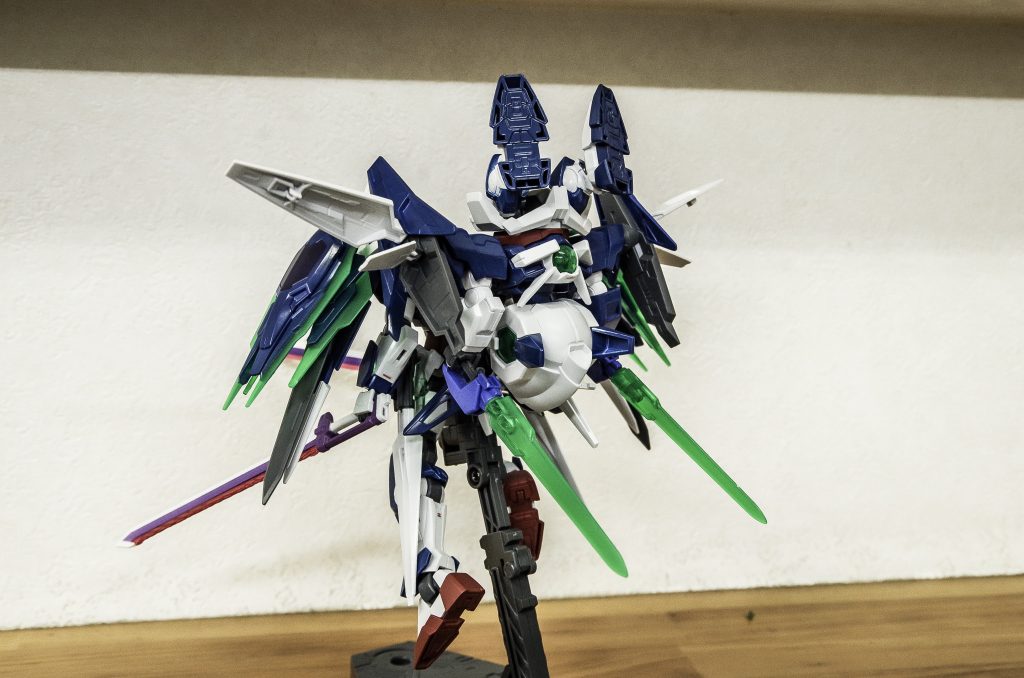 クアンタが逆立ちしてくっついてます。
武装は、GNビームソード×2、GNソードⅡ×2、SDGNソードⅤ×2、スーパーGNソードⅡ刀身×2、GNダイバーソード×2、エクスカリバーレーザー対艦刀×2、フラッシュエッジビームブーメラン×2、SDGNソードビット×8のよくわかんない豪華仕様。