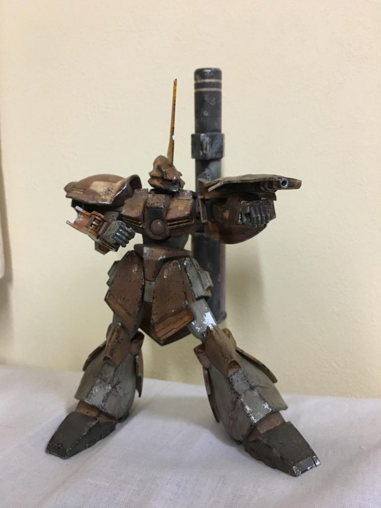 説明書にシールドを構えさせた写真がなかったので撮ってみました。かっこよくて好きです。