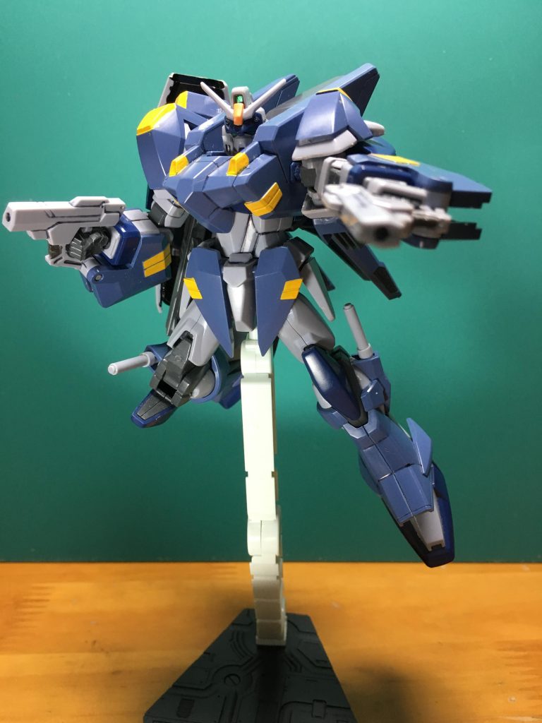 　ハンドガンは腕のホルダー内に収まっていて、使うときに展開すると言う無駄のなさが魅力だと思います。