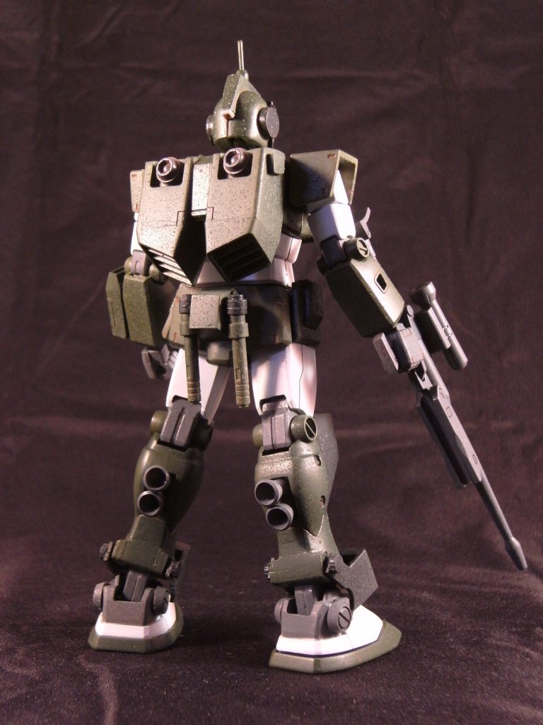 リアビュー。
腰部リアアーマーに、オリジナルでサーベルラックを付けました。