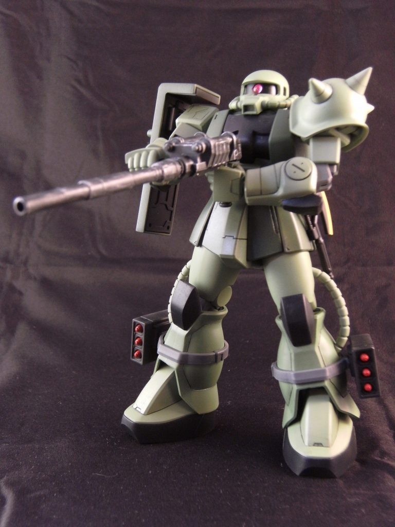 ミサイルポッドとマゼラトップ砲装備。
腕部の円形部分のモールドは、F型との差別化としてわざと残してます。