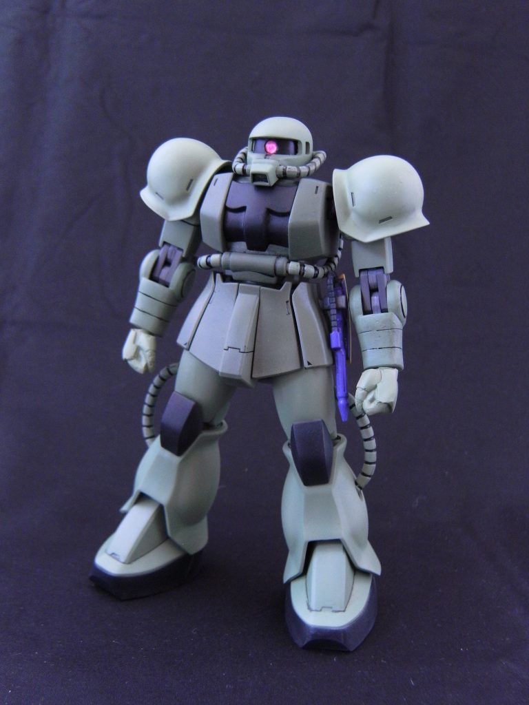 旧ザクのスパイク無しアーマーも2つ用意してA型(だったかな？)も再現。