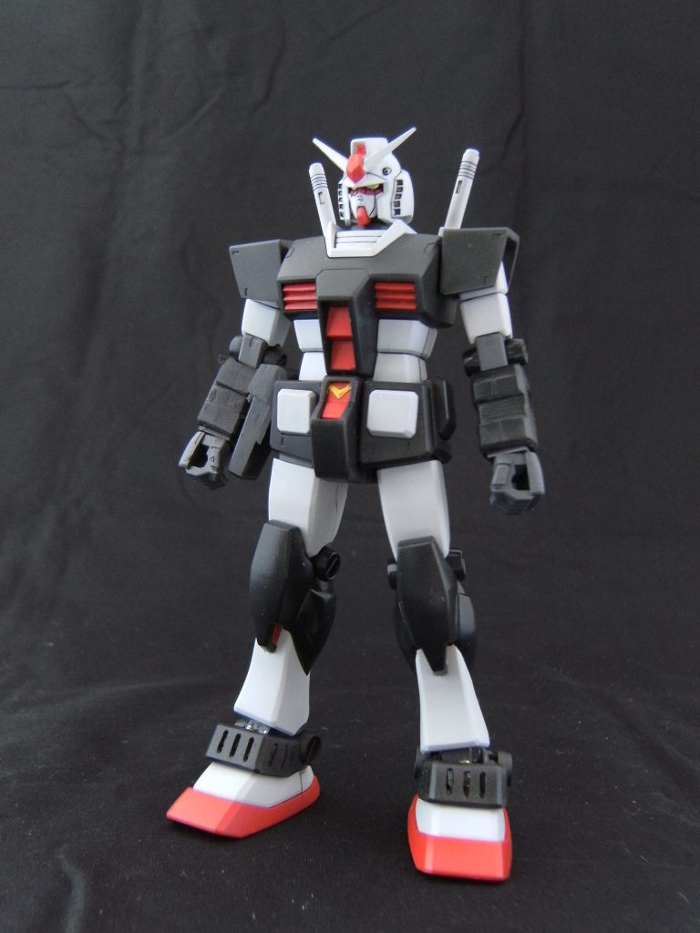 フロントビュー。
ミキシングとはいっても、本体は腰部右サイドアーマーのホルスターのみです(笑)
腕部は裏にパテを詰めて削って整形しました。