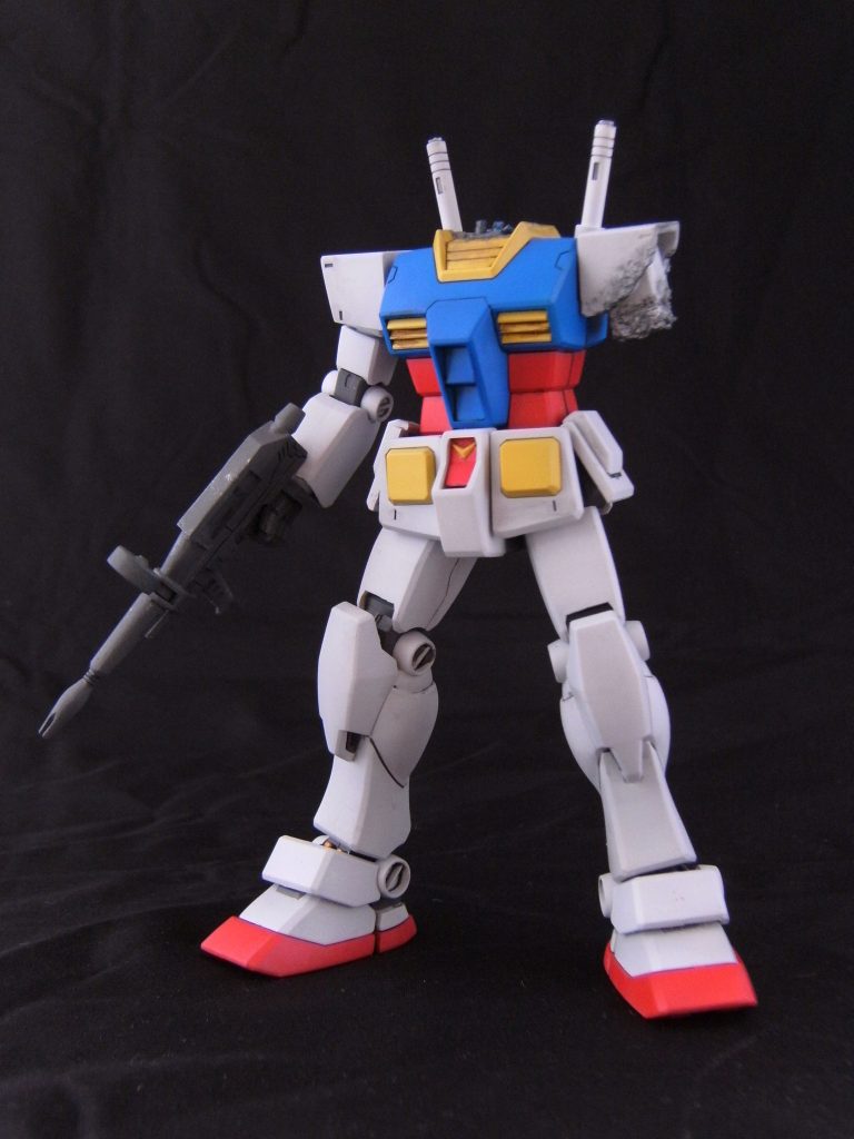 胴体と左腕を交換してラストシューティング。
不慣れながらも破損部分を頑張りました。