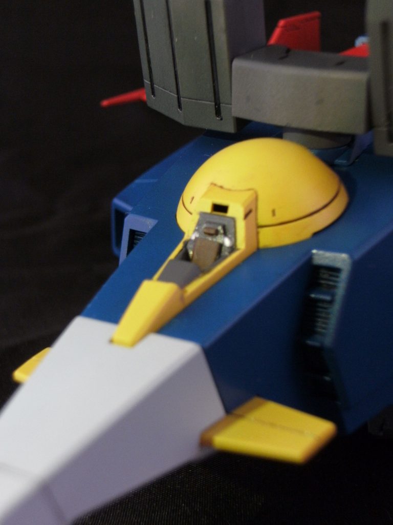 Gファイターのコックピット部分にあった人形をカットし、シートを簡素に製作。
勿論、キットのギミックは何一つ潰してませんので、Gアーマー、Gブル、Gスカイ等々は再現出来ます。