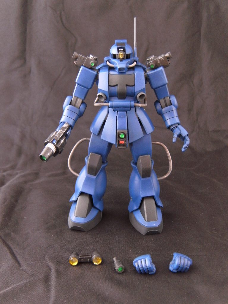 本作の全容です。
付属品は少なく、ハンドパーツと「珍パーツ」の拡張センサー類だけです。