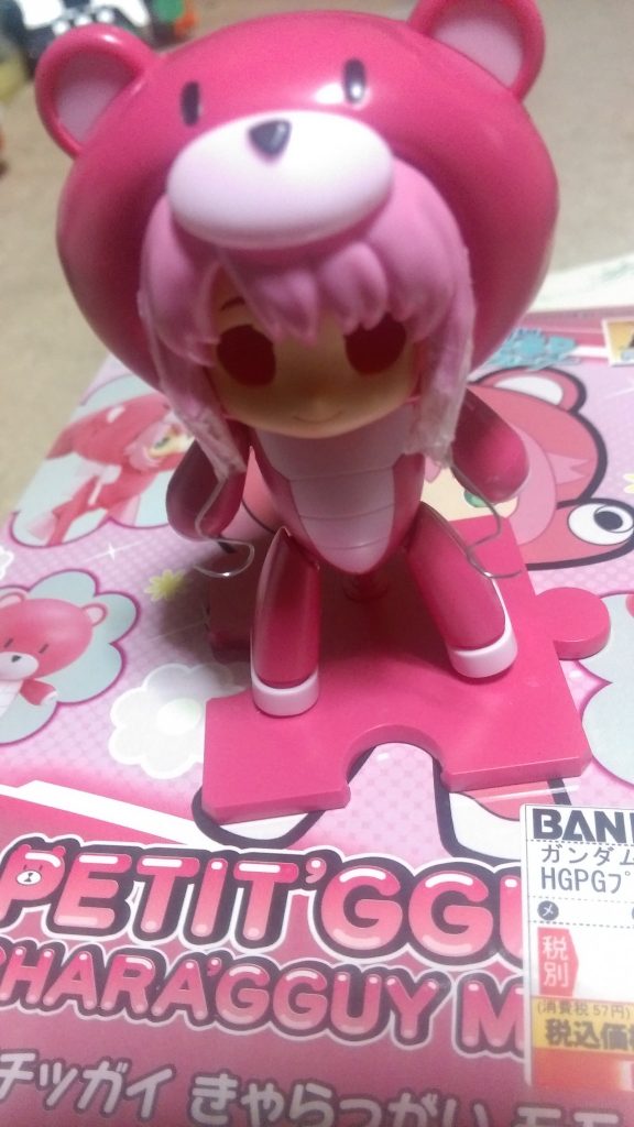 サラの髪のクルンとなってる部分を針金で
作りました