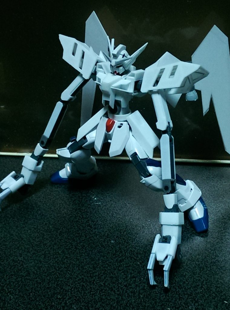 メガソニック砲形態。
なるだけ最新HGキットのスタイルを維持しながらの形態変更なので、思った以上に難しかったです。