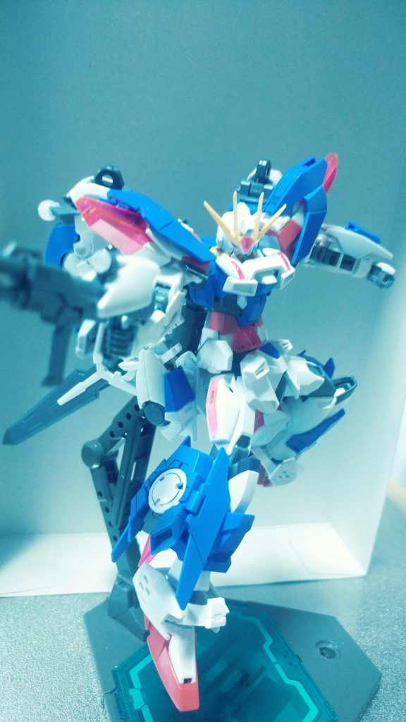 ビームライフルプラスを構えて
腕をミキシングで作ってるので
可動域が残念です(><)